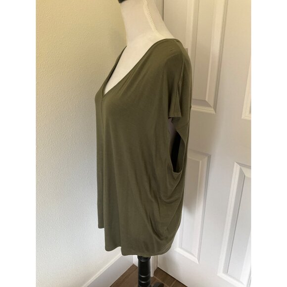 White House Black Market size Large Jetsetter Tee Olive Green NEW - Picture 3 of 5